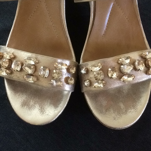 Gold sandals with bling! - Picture 4 of 10